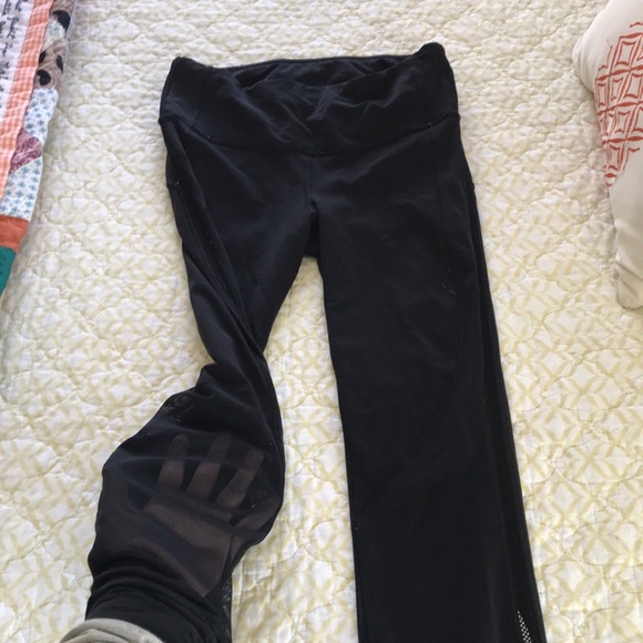 Black mesh Lululemon leggings - Picture 5 of 6